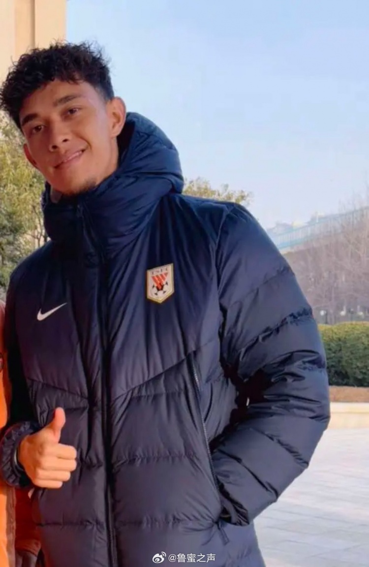  博主：泰山隊新援李小恒已抵達俱樂(lè )部，明天將隨隊登泰山祈福