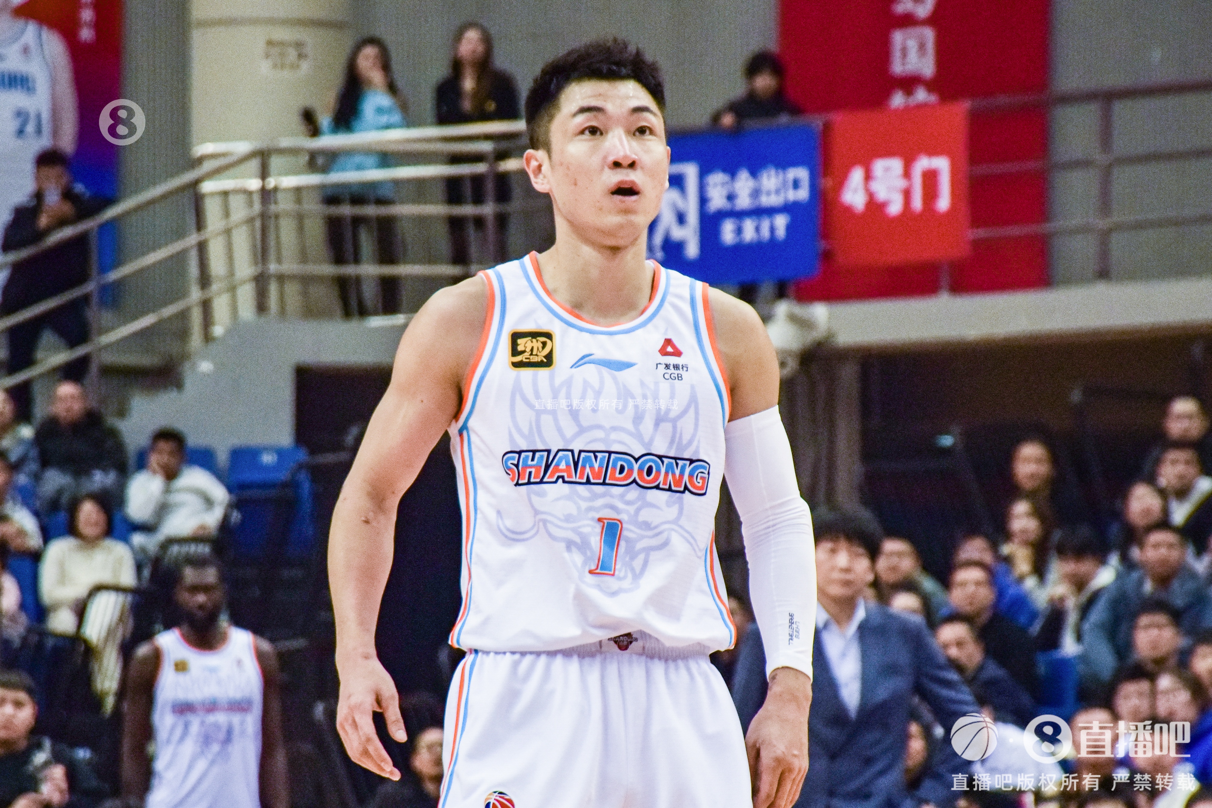  高詩(shī)巖首發(fā)38分鐘 10中2&三分7中1拿10分10板8助3斷 出現5失誤