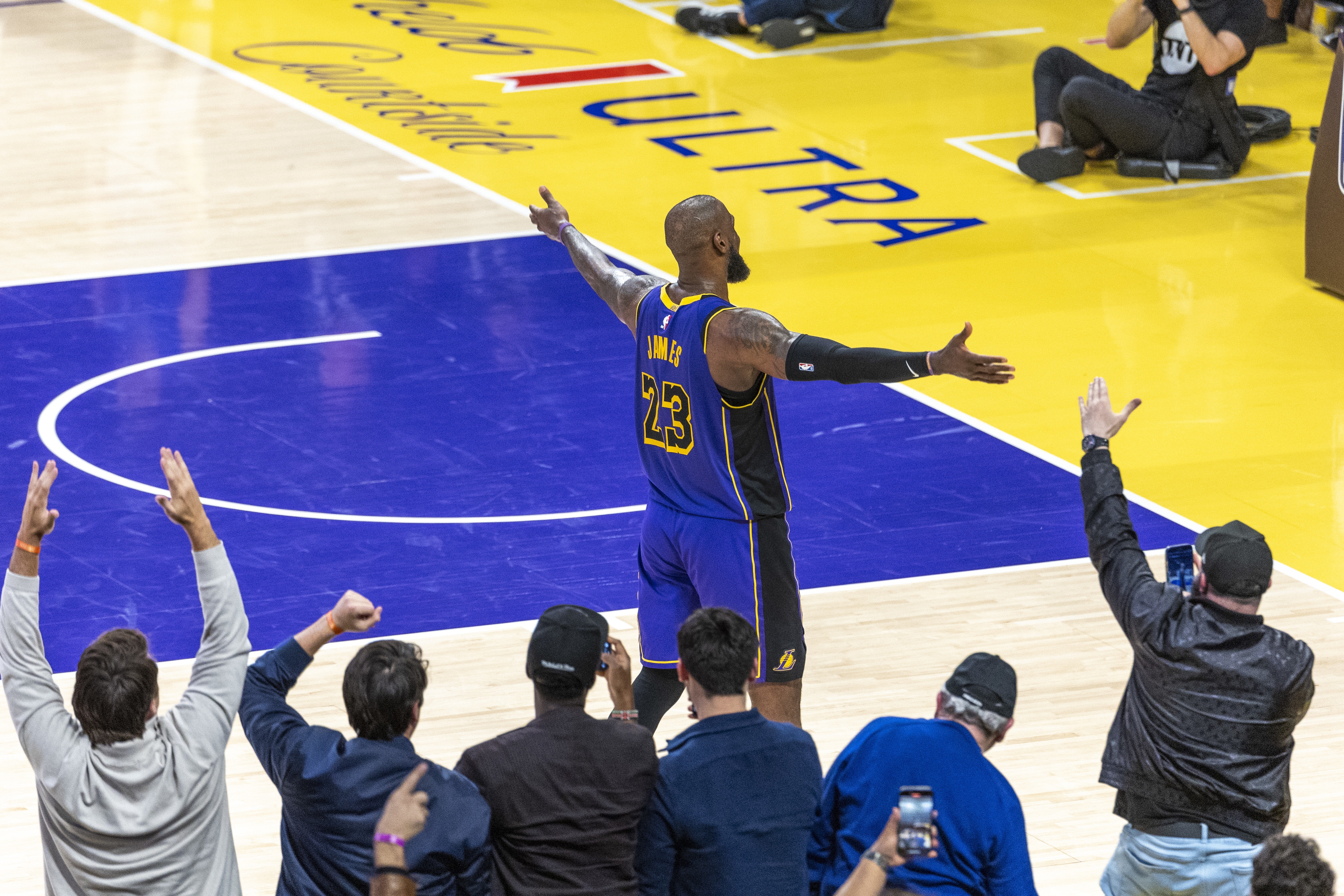 分析NBA目前的輿論環(huán)境:詹姆斯之后 聯(lián)盟門(mén)面成了一個(gè)燙手山芋?
