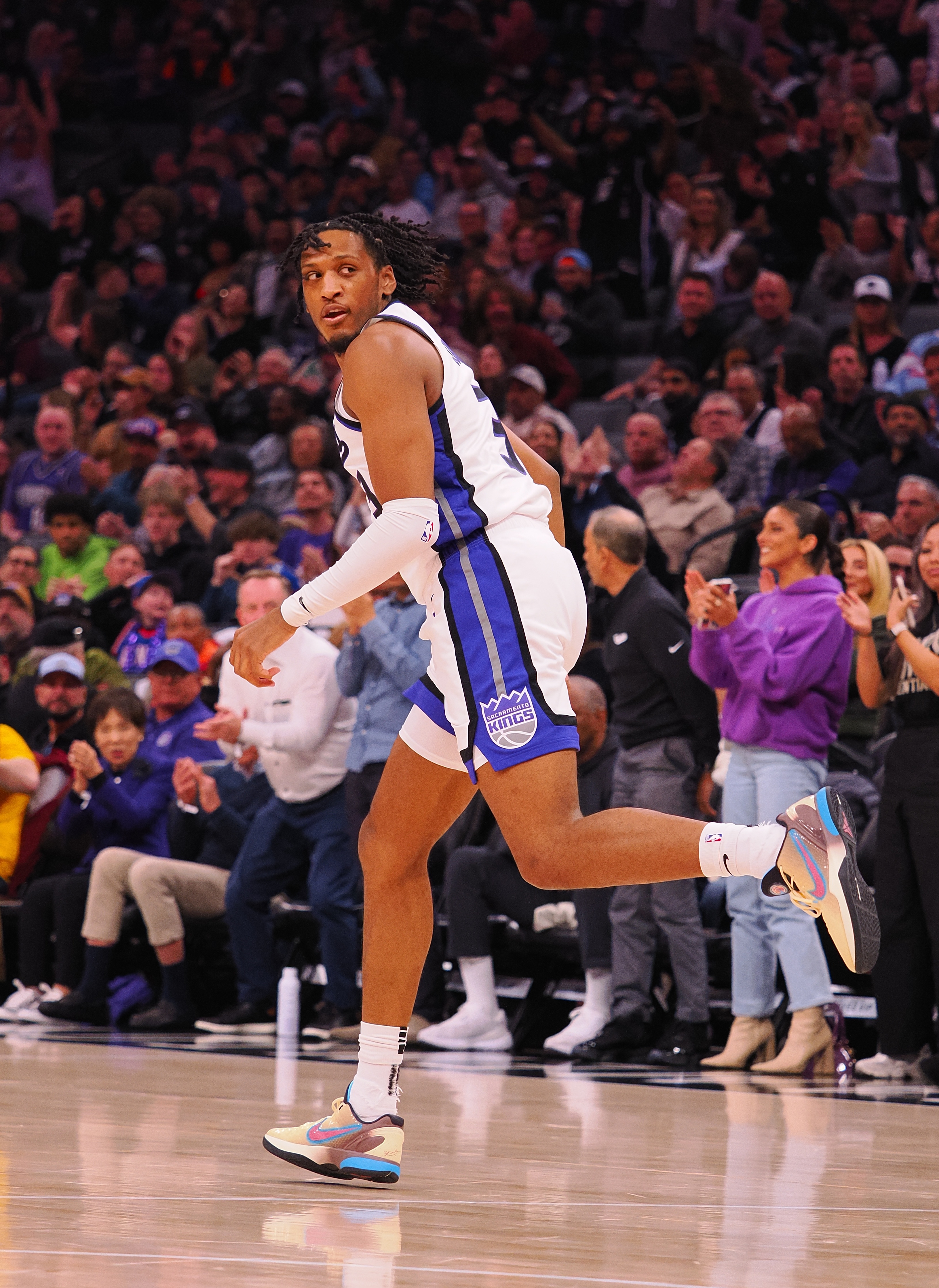 Shams:國王將與雙向球員艾薩克-瓊斯簽訂兩年標準NBA合同